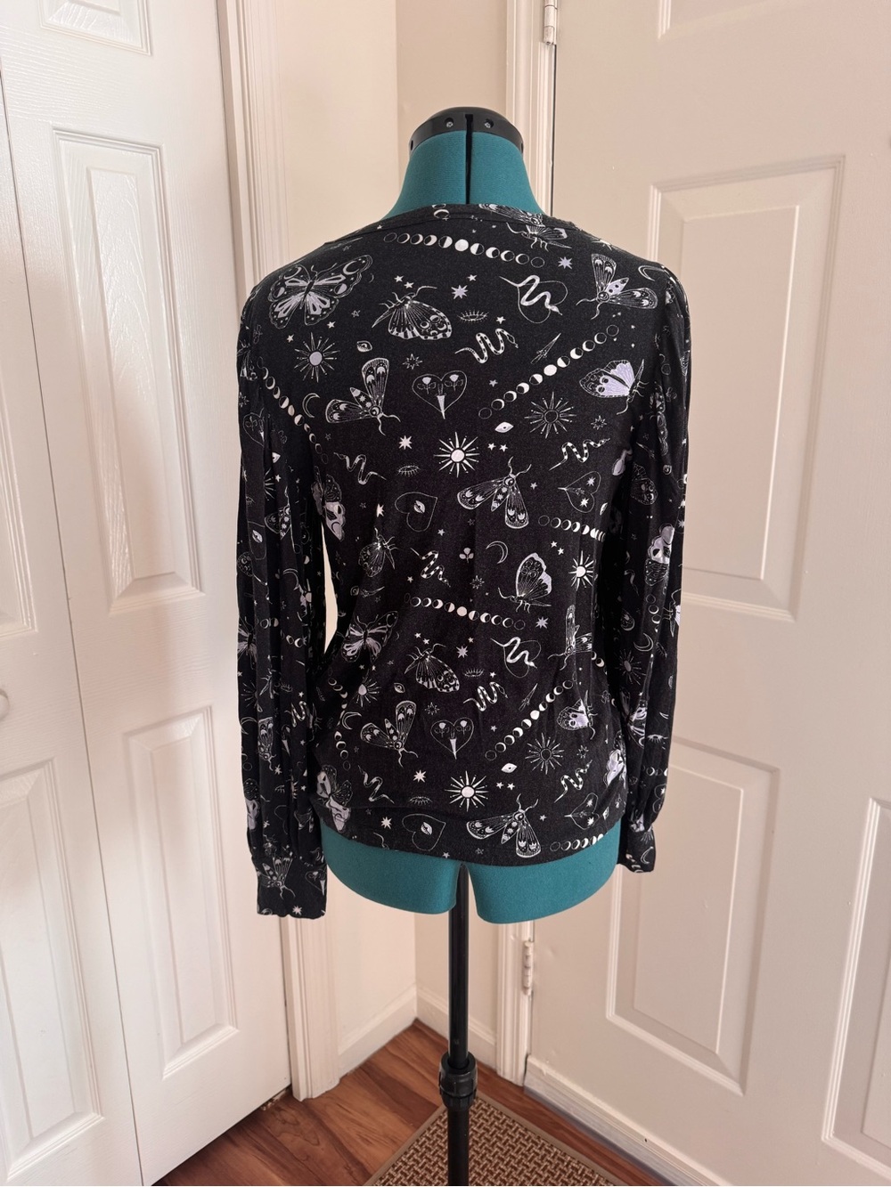 Black Celestial Print Long-Sleeve Women's Top - Picture 2 of 9